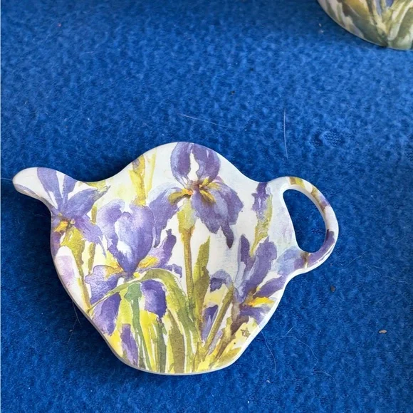 Ashen Blue Iris Floral Tea Mug with Lid & Strainer Rare Find. - Picture 8 of 13